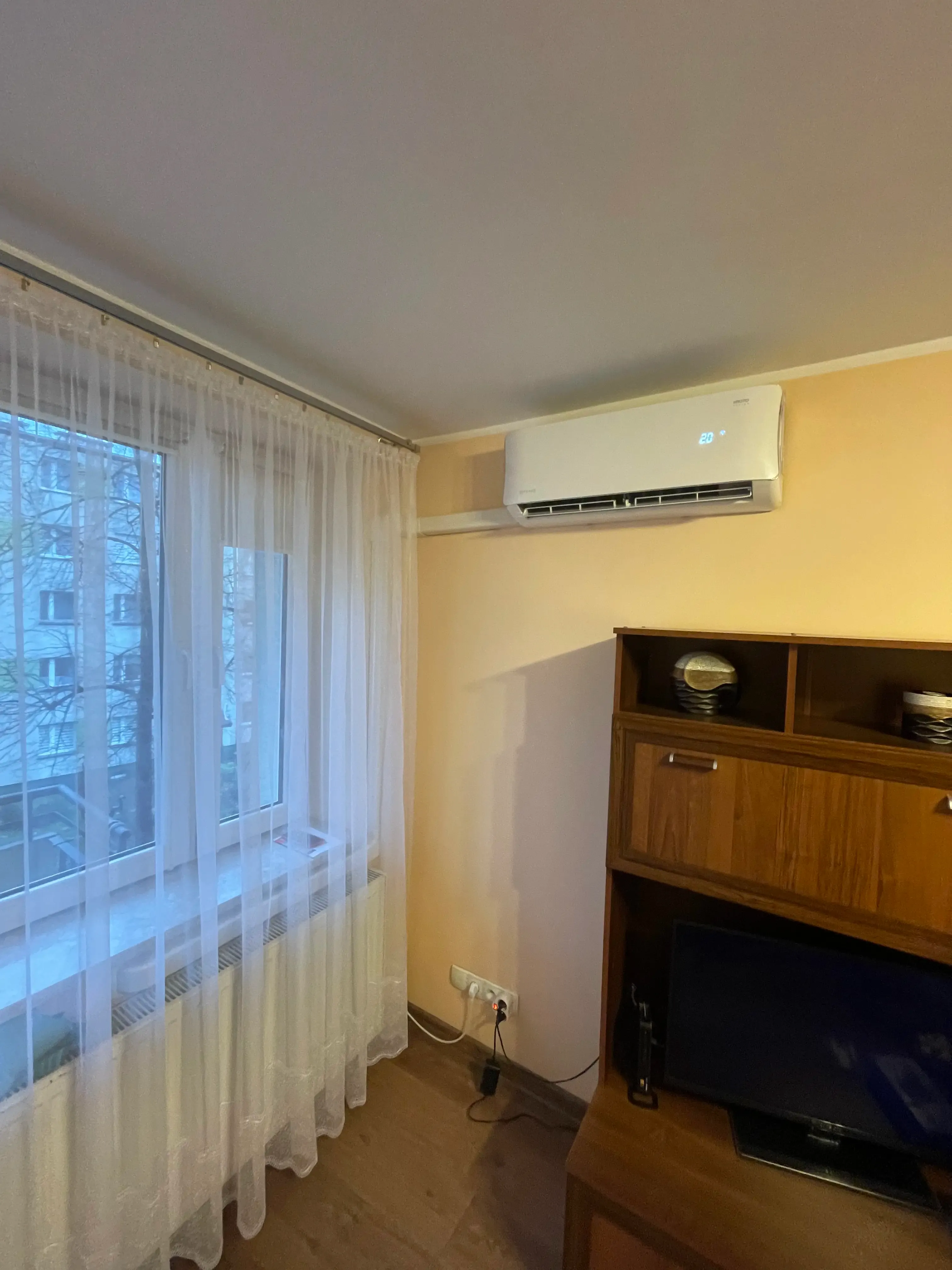 Montaż klimatyzacji w budynku o starszej konstrukcji - adaptacja nowoczesnych rozwiązań do tradycyjnej architektury